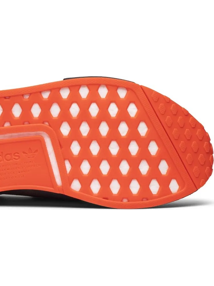 Кроссовки Adidas NMD_R1 'Grey Solar Red' — изображение 5 из 8, серый