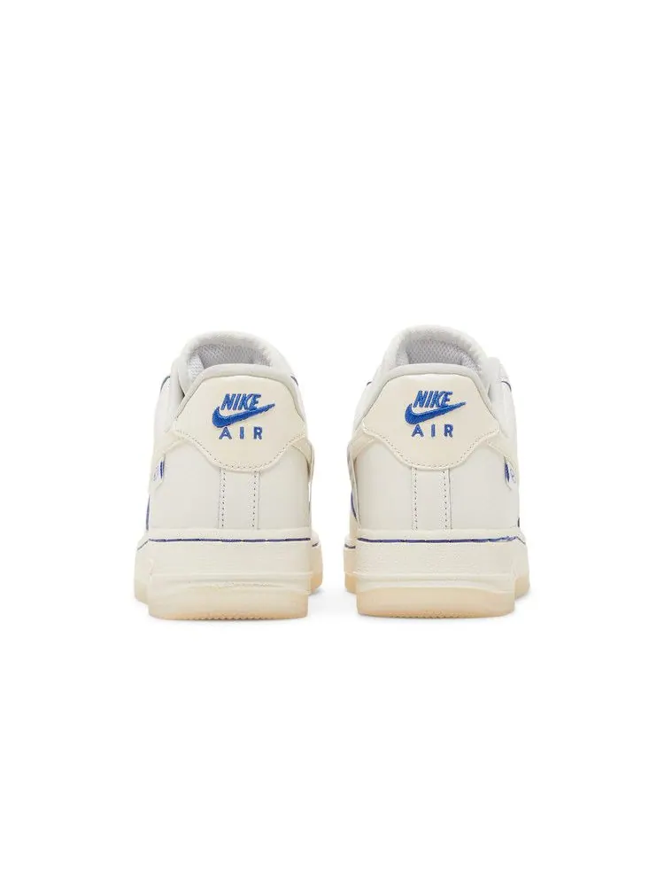 Кроссовки Nike Wmns Air Force 1 '07 LX 'Worldwide Pack - Sail Game Royal' — изображение 7 из 9, белый