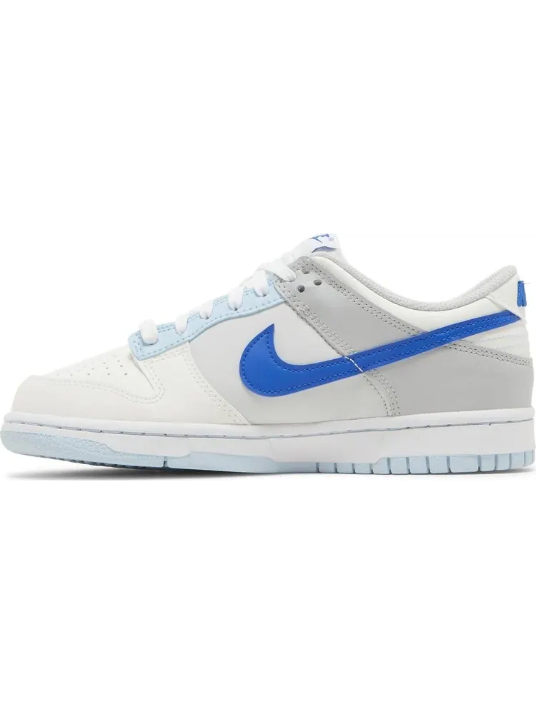 Кроссовки Nike Dunk Low GS 'Just Stitch It - Hyper Royal' — изображение 3 из 8, бежевый