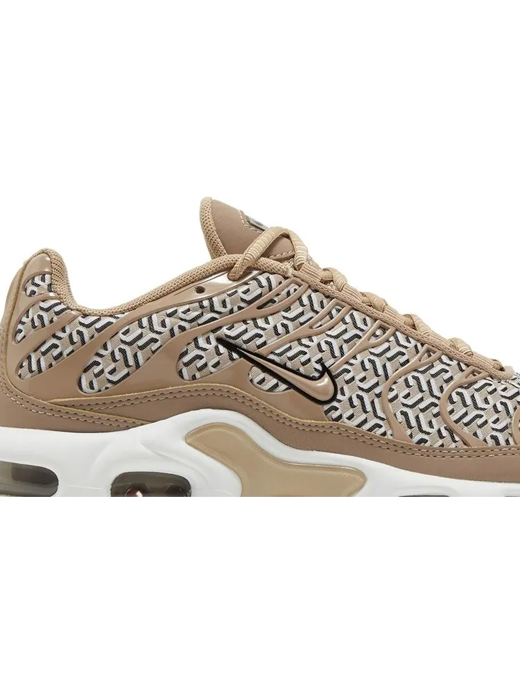 Кроссовки Wmns Air Max Plus 'United in Victory' — изображение 2 из 4, загар