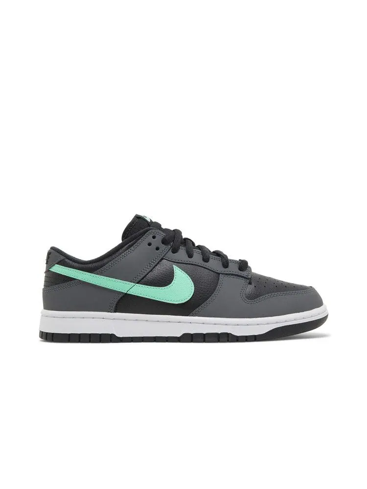 Кроссовки Nike Dunk Low 'Black Green Glow' — изображение 2 из 9