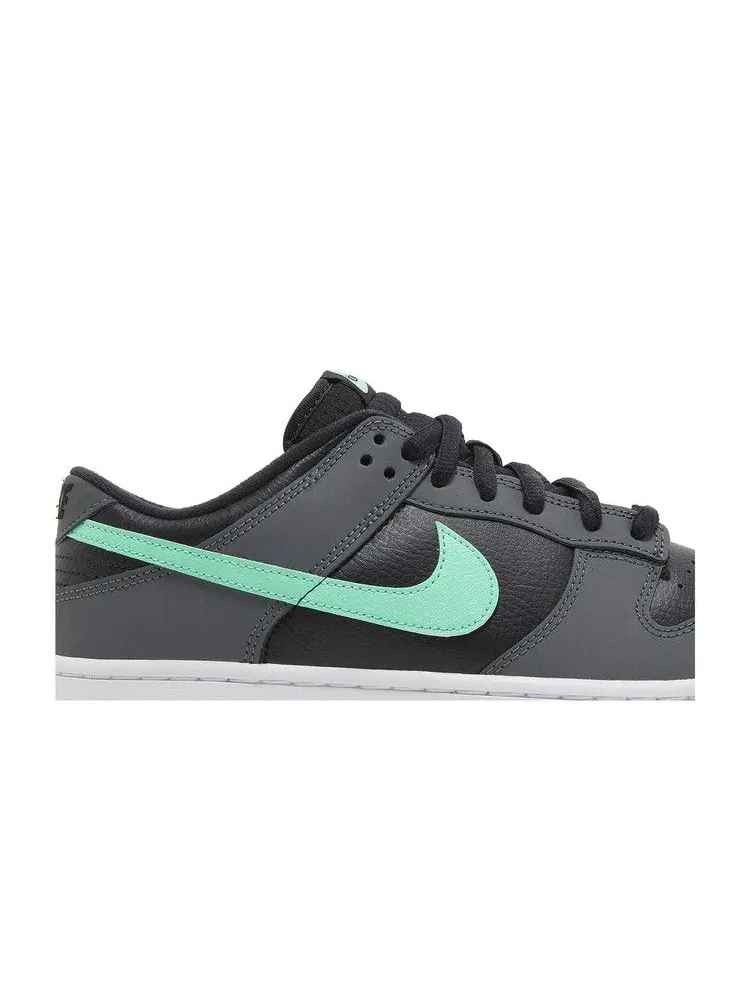 Кроссовки Nike Dunk Low 'Black Green Glow' — изображение 3 из 9