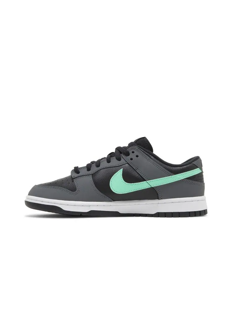 Кроссовки Nike Dunk Low 'Black Green Glow' — изображение 4 из 9