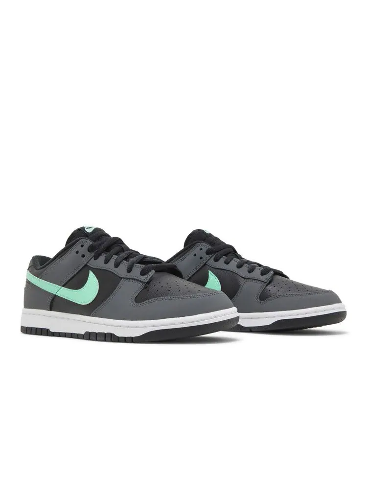 Кроссовки Nike Dunk Low 'Black Green Glow' — изображение 9 из 9