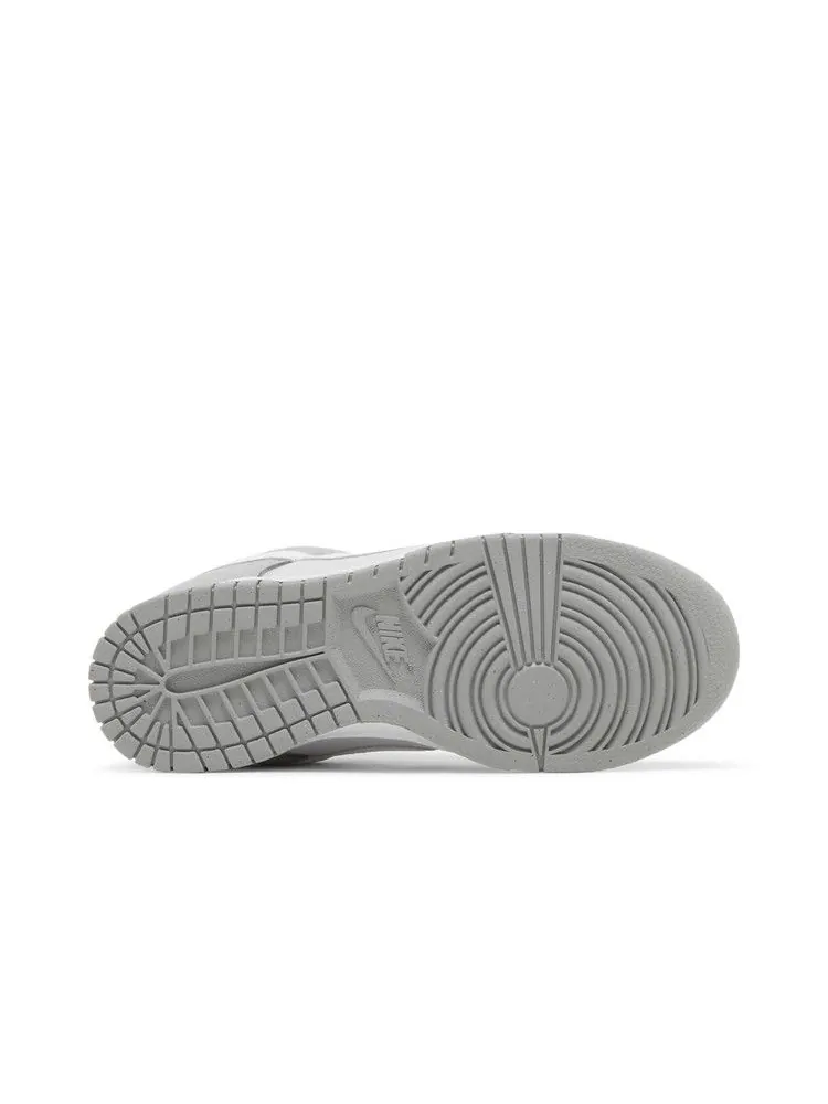 Кроссовки Nike Wmns Dunk Low LX 'Light Smoke Grey' — изображение 5 из 9, светлый серый/белый
