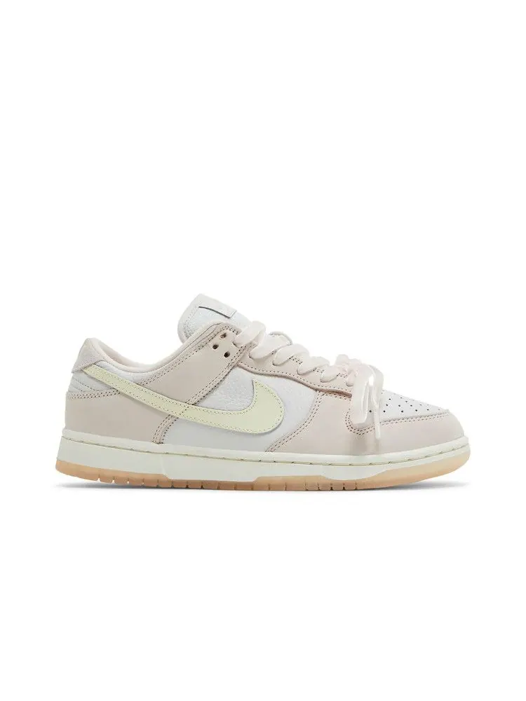 Кроссовки Nike Wmns Dunk Low 'Light Soft Pink' — изображение 2 из 9