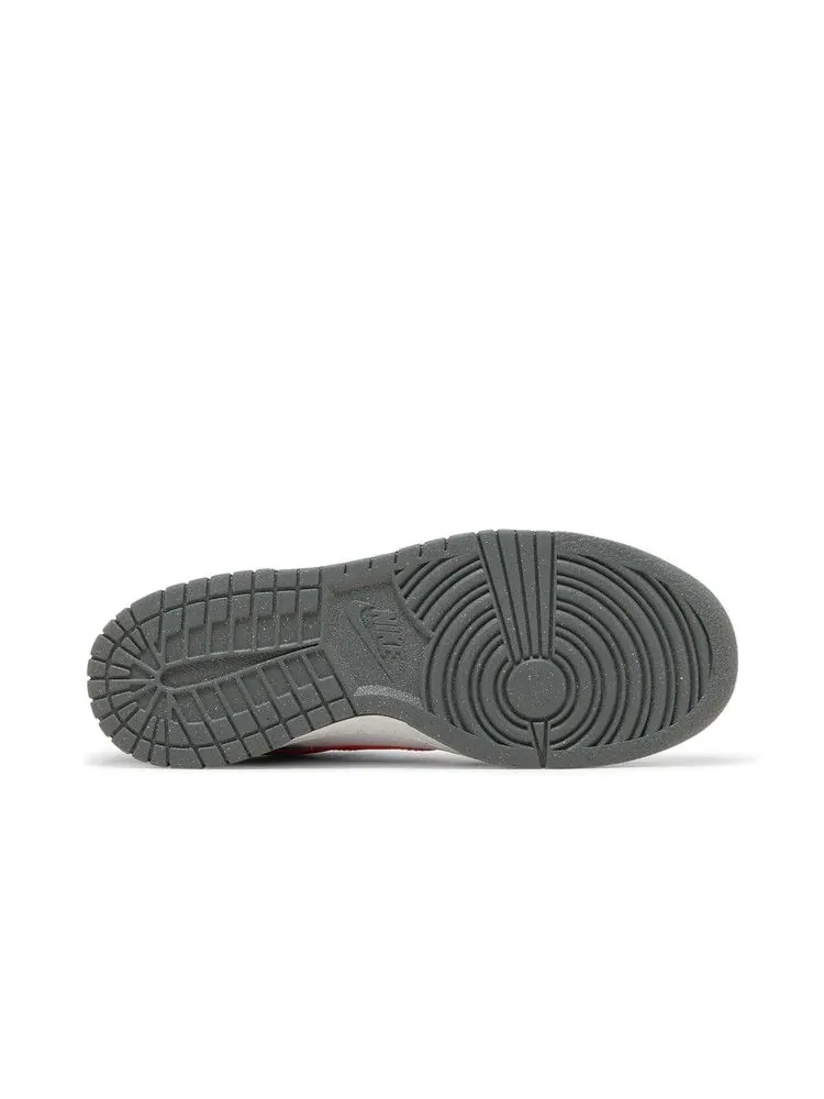Кроссовки Nike Dunk Low Next Nature GS 'Smoke Grey Light Crimson' — изображение 5 из 9, серый/светлый/белый