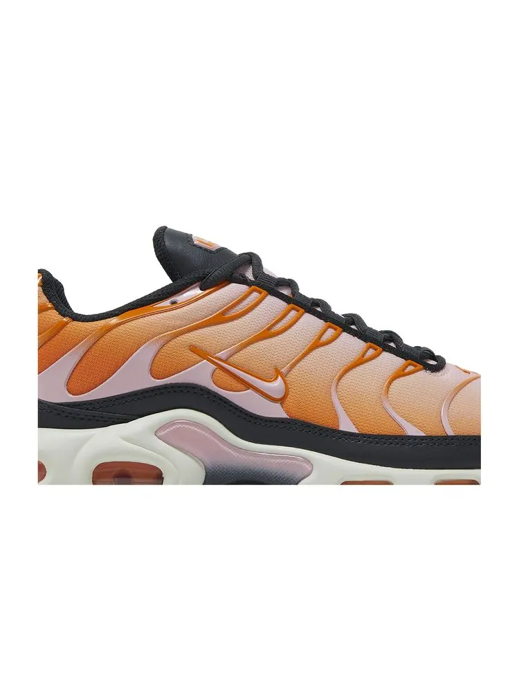 Кроссовки Wmns Air Max Plus 'Magma Orange Soft Pink' — изображение 2 из 8, оранжевый розовый