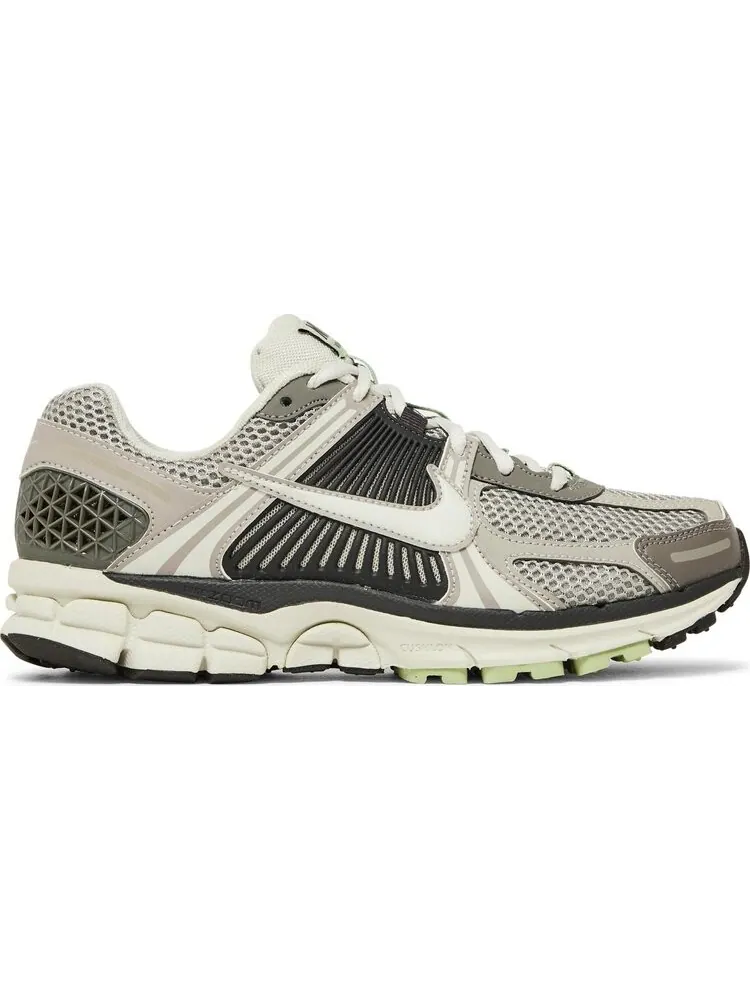 Кроссовки Nike Wmns Air Zoom Vomero 5 'Cobblestone' — изображение 1 из 8, серый