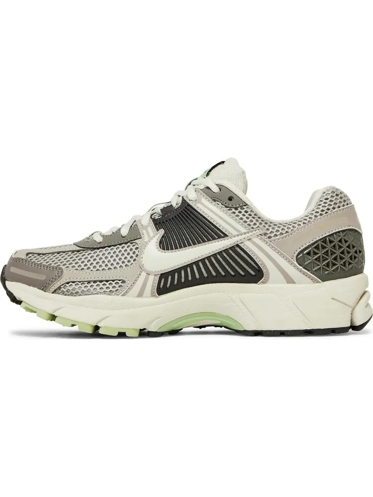 Кроссовки Nike Wmns Air Zoom Vomero 5 'Cobblestone' — изображение 3 из 8, серый