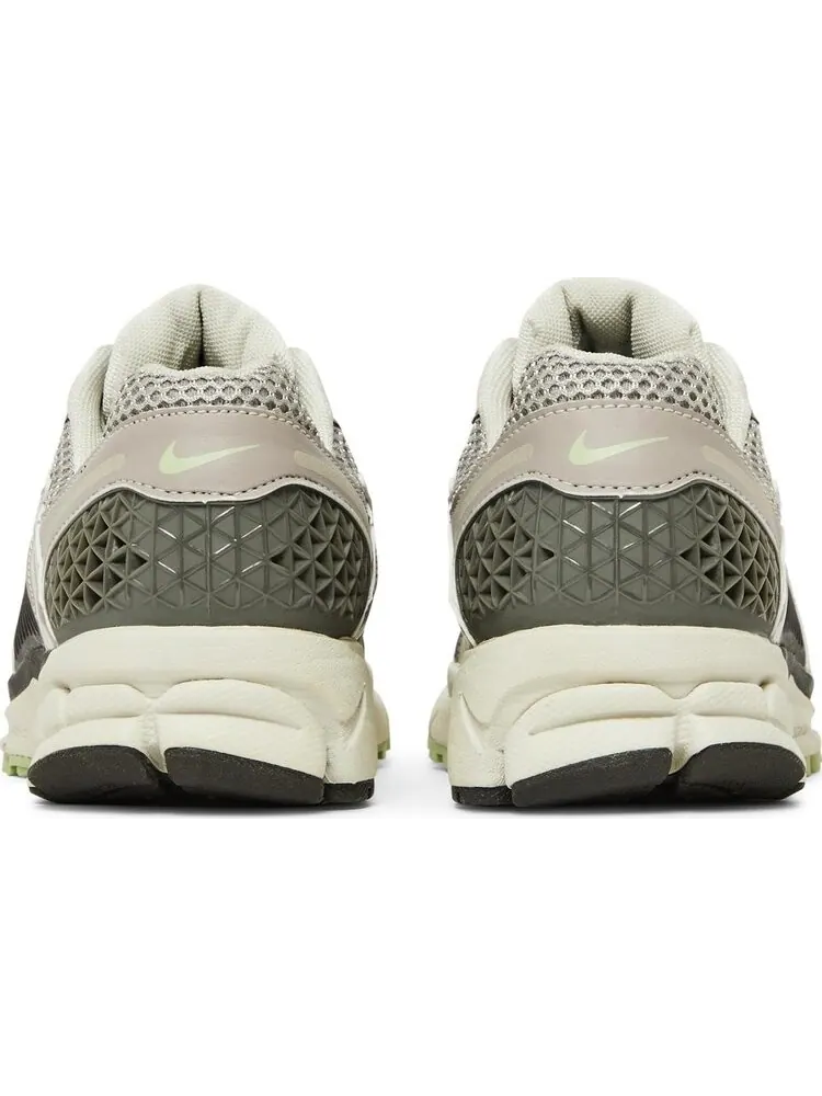 Кроссовки Nike Wmns Air Zoom Vomero 5 'Cobblestone' — изображение 6 из 8, серый
