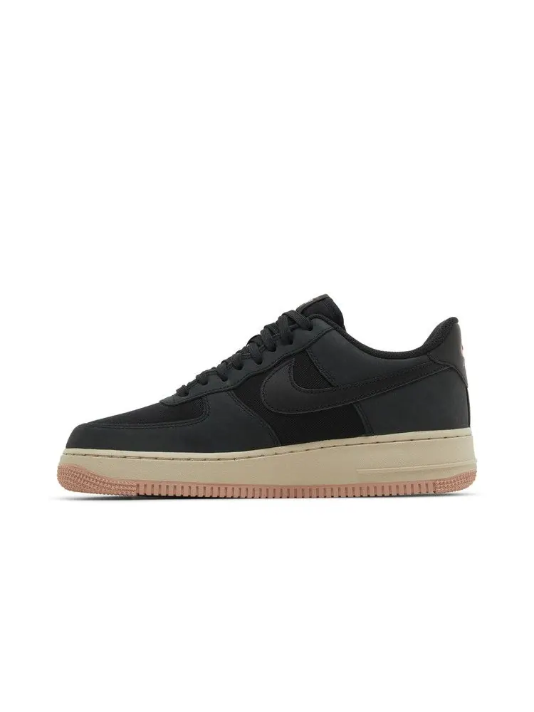 Кроссовки Nike Air Force 1 '07 LX 'Black Red Stardust' — изображение 4 из 9, черный/красный