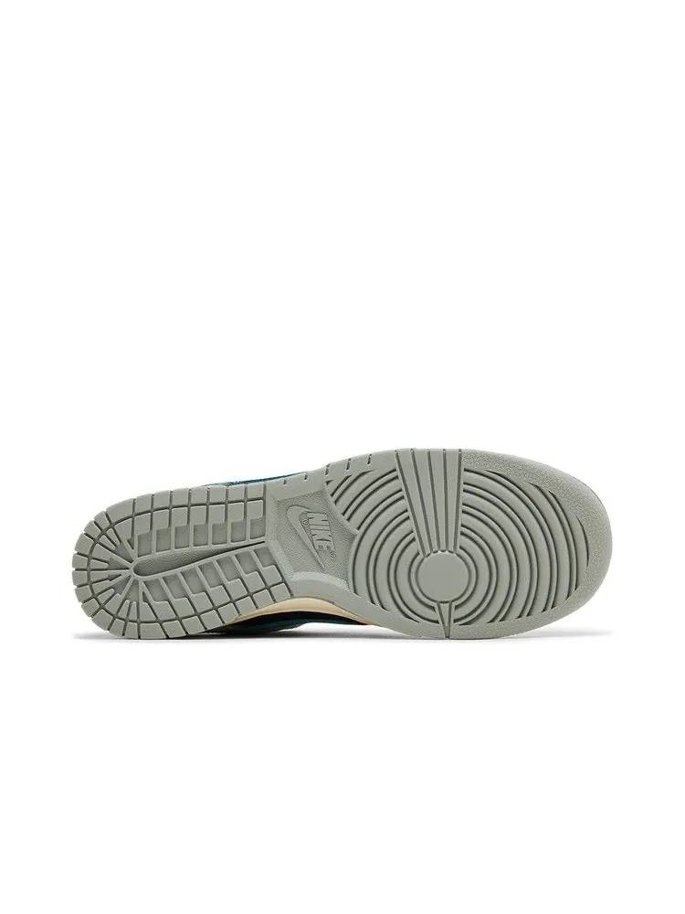 Кроссовки Nike Dunk Low Premium 'Dark Obsidian Green Frost' — изображение 5 из 9, светлый/темный//зеленый