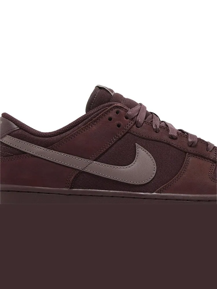 Кроссовки Dunk Low Premium 'Burgundy Crush' — изображение 2 из 4, красный