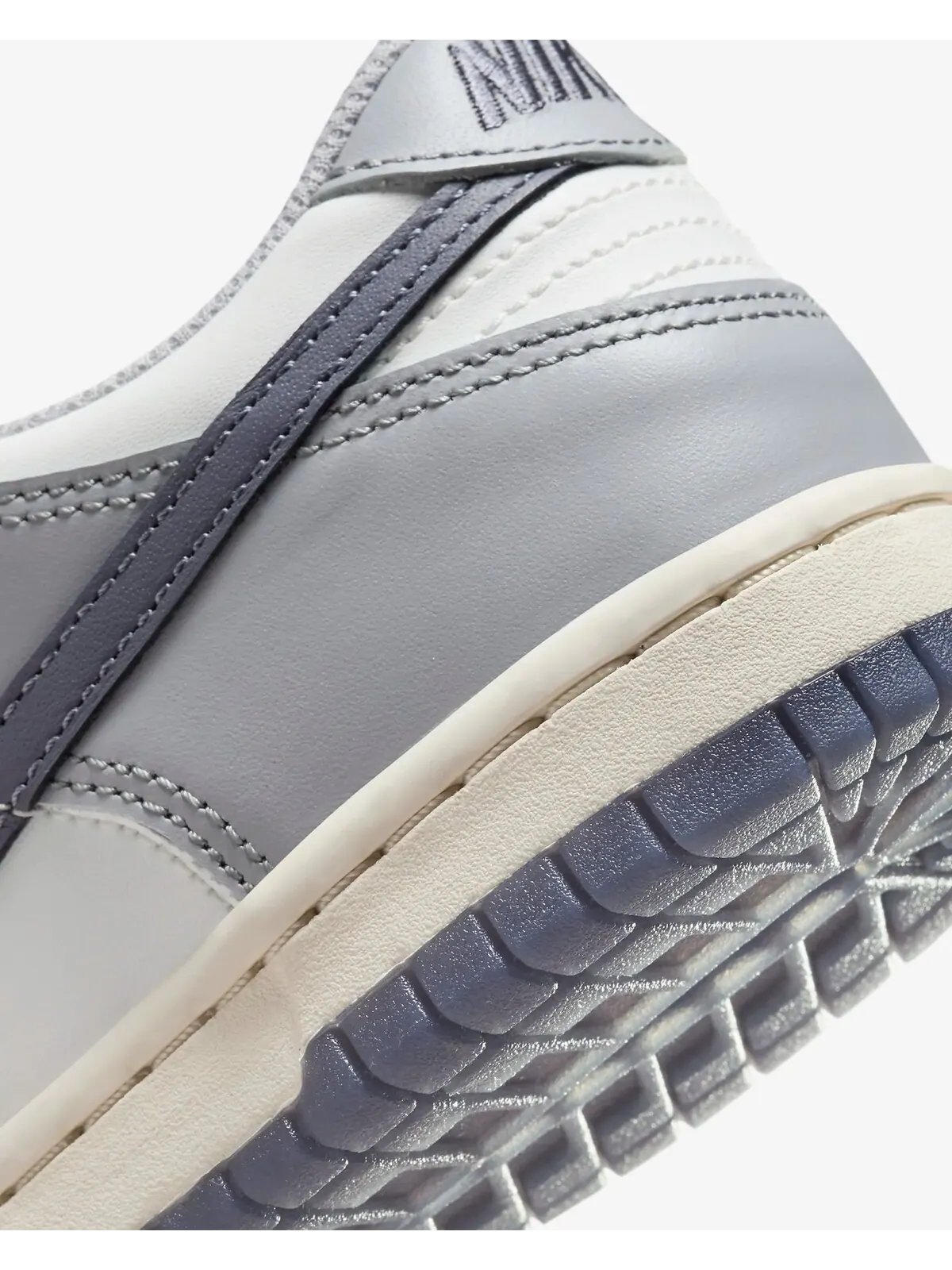 Кроссовки Nike Dunk Low для подростков — изображение 8 из 8, белый/серый