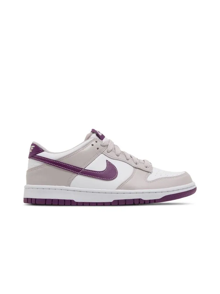 Кроссовки Nike Dunk Low GS 'Platinum Violet' — изображение 2 из 9