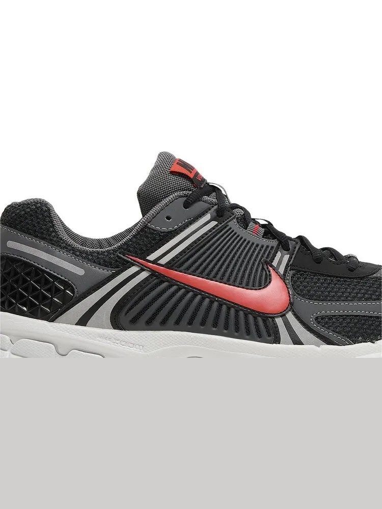 Кроссовки Air Zoom Vomero 5 'Black Picante Red' — изображение 2 из 4, черный
