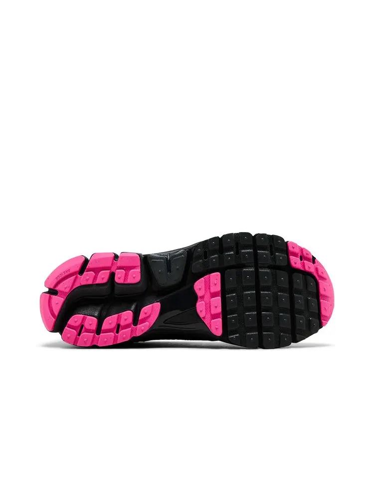 Кроссовки Air Zoom Vomero 5 'Black Pink Blast' — изображение 4 из 8, черный розовый