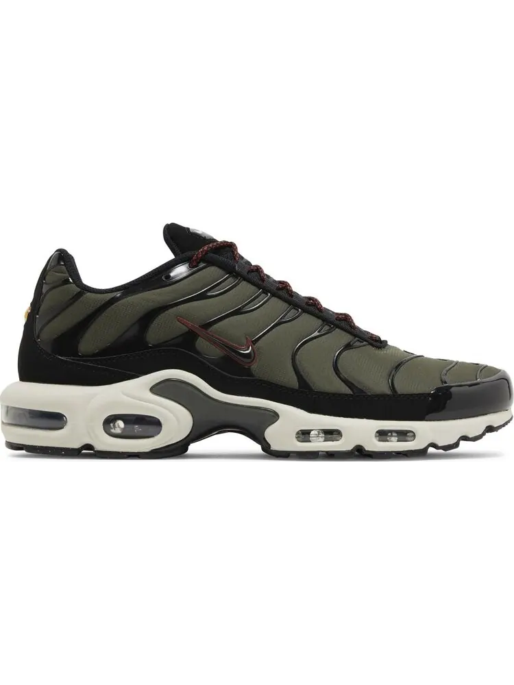 Кроссовки Air Max Plus 'Black Cargo Khaki' — изображение 1 из 4, зеленый