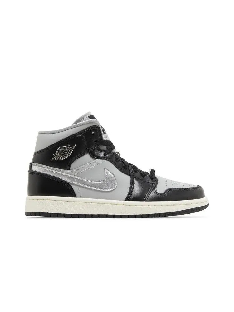 Кроссовки Air Jordan Wmns Air Jordan 1 Mid SE 'Black Chrome' — изображение 2 из 9