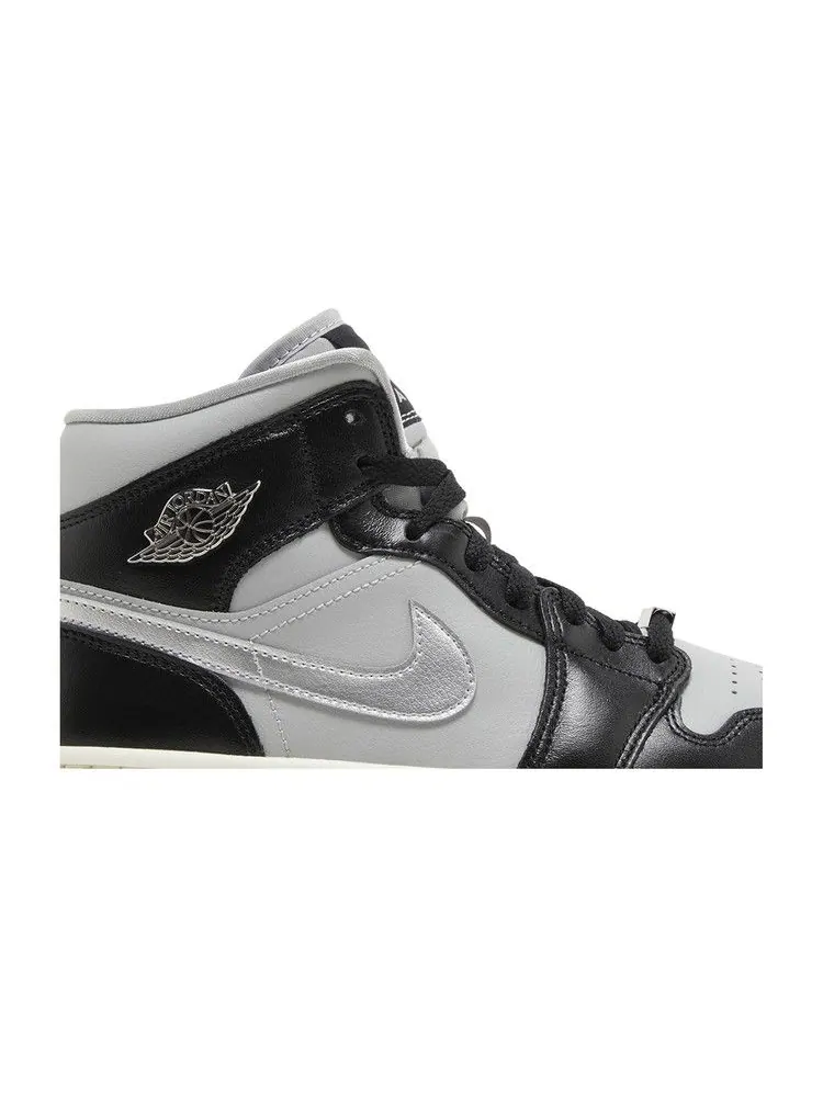 Кроссовки Air Jordan Wmns Air Jordan 1 Mid SE 'Black Chrome' — изображение 3 из 9