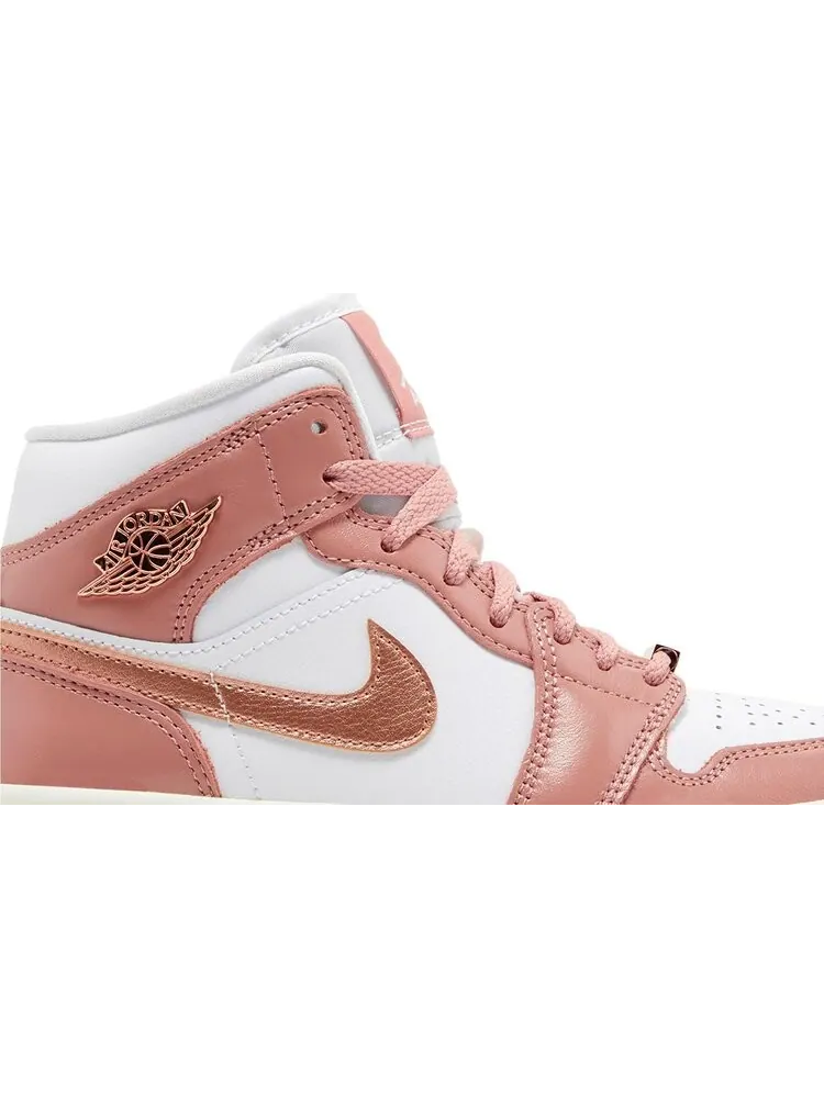 Кроссовки Wmns Air Jordan 1 Mid SE 'Red Stardust' — изображение 2 из 4, розовый