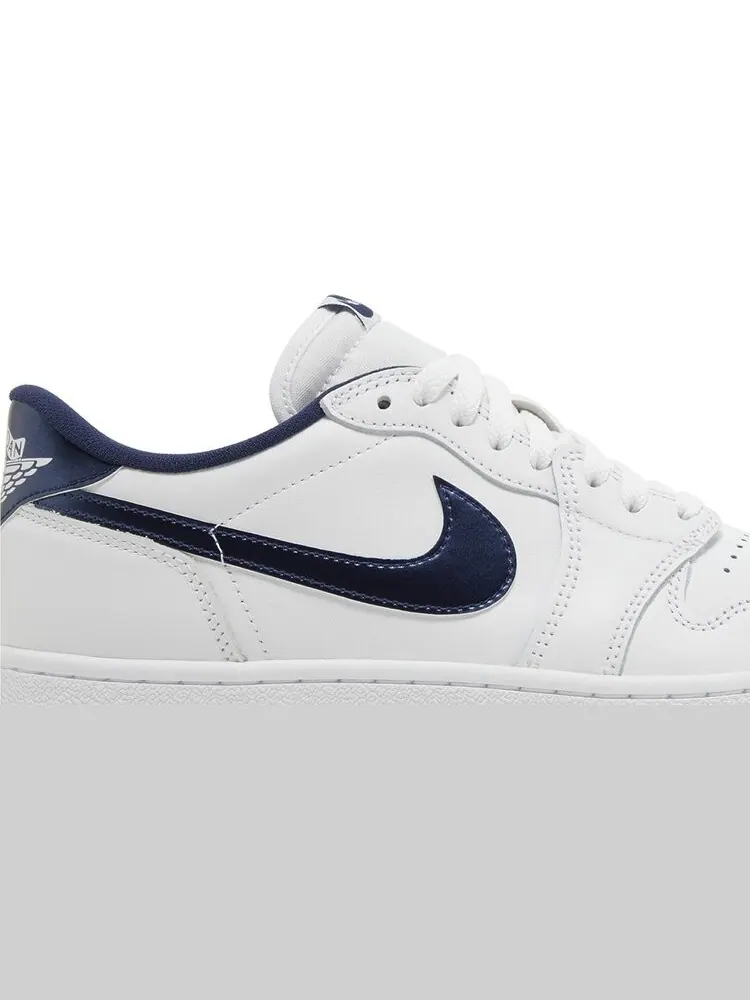 Кроссовки Air Jordan 1 Retro Low '85 OG 'Metallic Blue' 2024 — изображение 2 из 4, белый