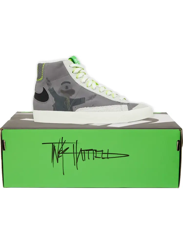 Кроссовки Nike Blazer Mid ’77 'University of Oregon Football' Tinker Hatfield Signed Box