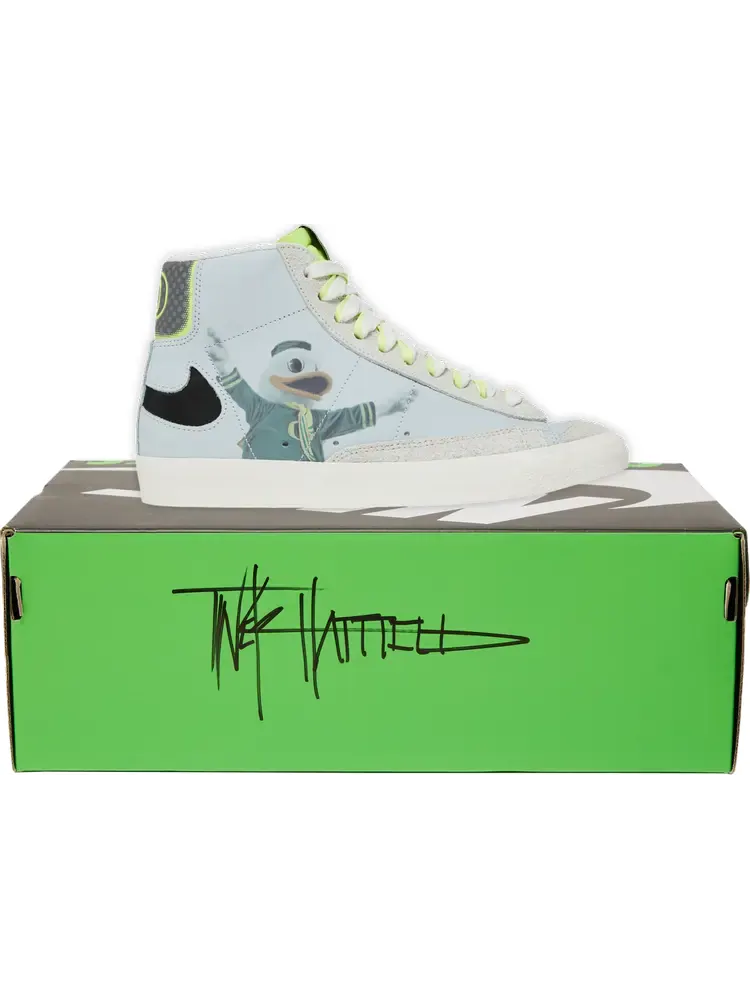 Кроссовки Nike Blazer Mid ’77 'University of Oregon Women's Basketball' Tinker Hatfield Signed Box