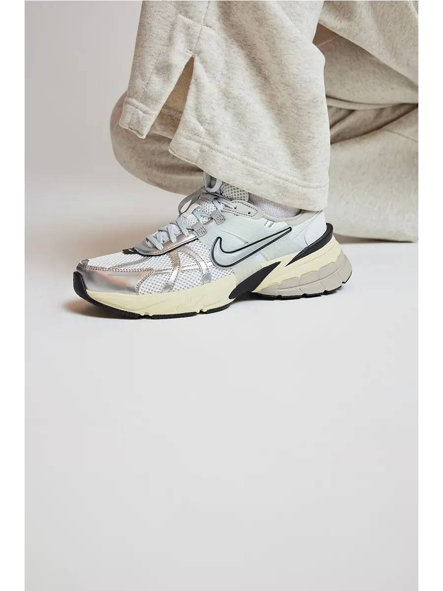 Кроссовки Nike V2K Run — изображение 7 из 7, серебристый