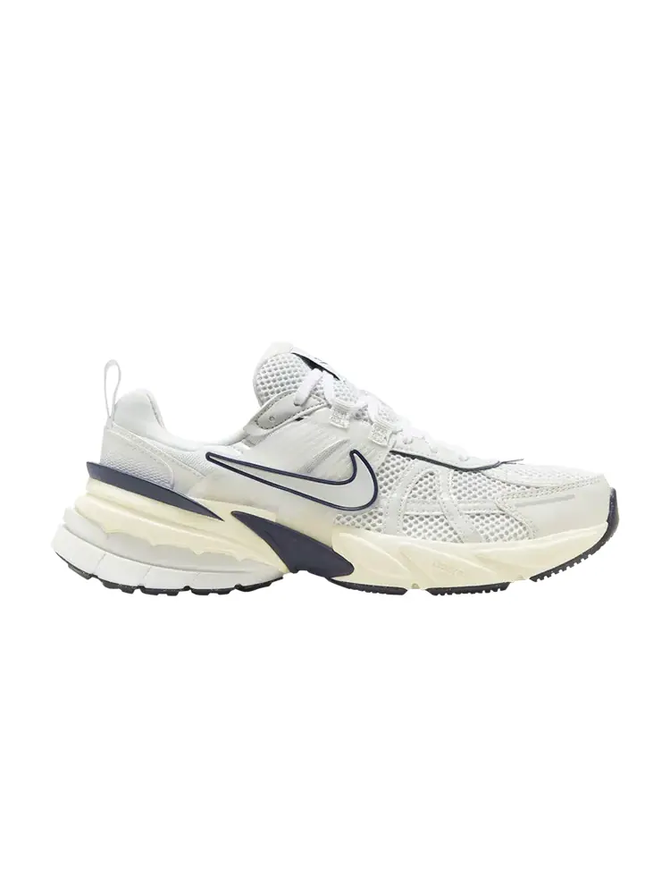 Кроссовки Nike Wmns V2K Run — изображение 1 из 2, белый