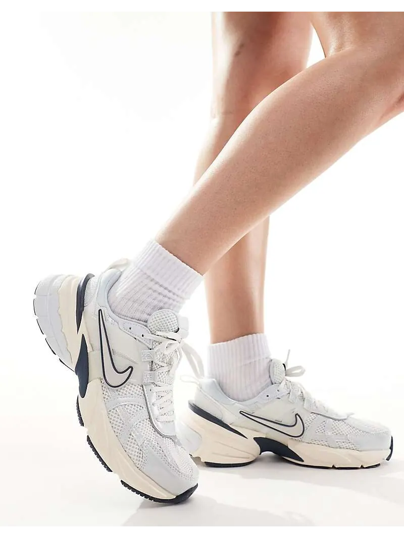 Кроссовки Nike Wmns V2K Run — изображение 2 из 2, белый