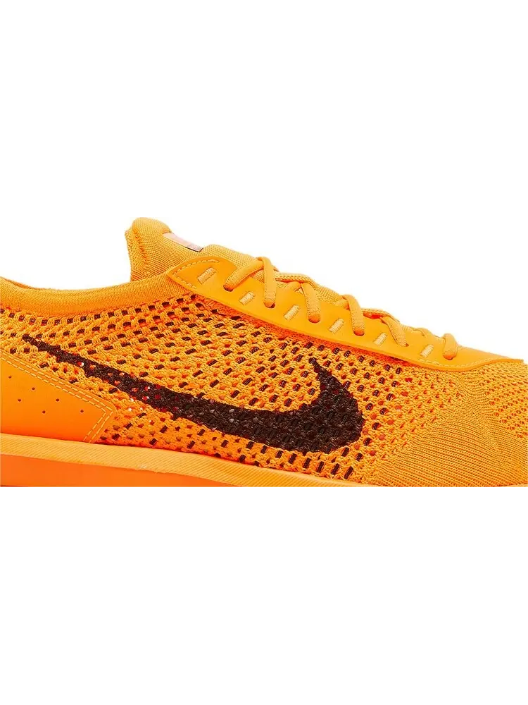Кроссовки Air Max Flyknit Racer 'Total Orange Black' — изображение 2 из 4, оранжевый