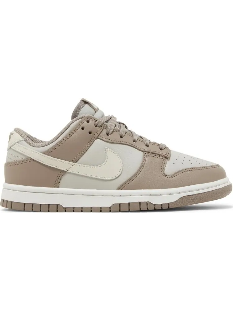 Кроссовки Nike Wmns Dunk Low 'Moon Fossil' — изображение 1 из 8, коричневый