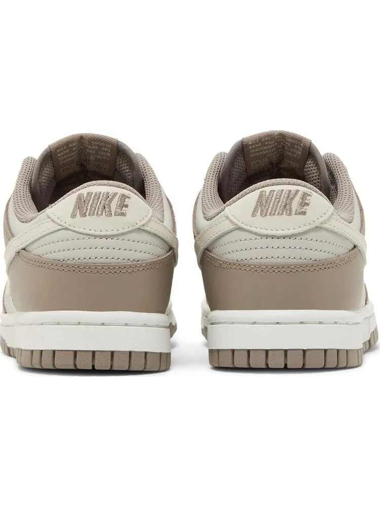 Кроссовки Nike Wmns Dunk Low 'Moon Fossil' — изображение 6 из 8, коричневый