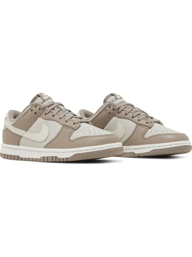 Кроссовки Nike Wmns Dunk Low 'Moon Fossil' — изображение 8 из 8, коричневый