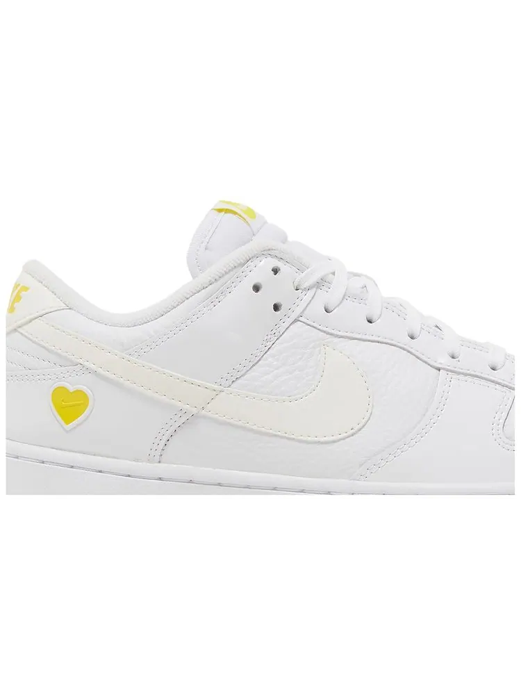 Кроссовки Nike Wmns Dunk Low 'Valentine's Day - Yellow Heart' — изображение 2 из 4, желтый