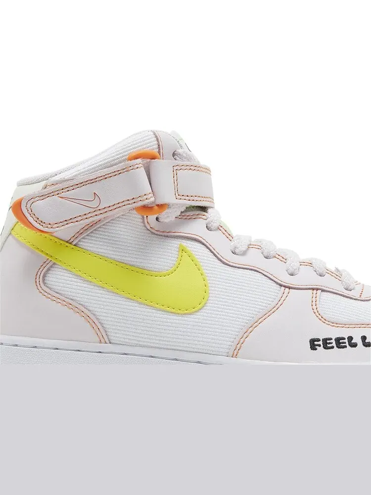 Кроссовки Wmns Air Force 1 '07 Mid 'Feel Love' — изображение 2 из 4, белый