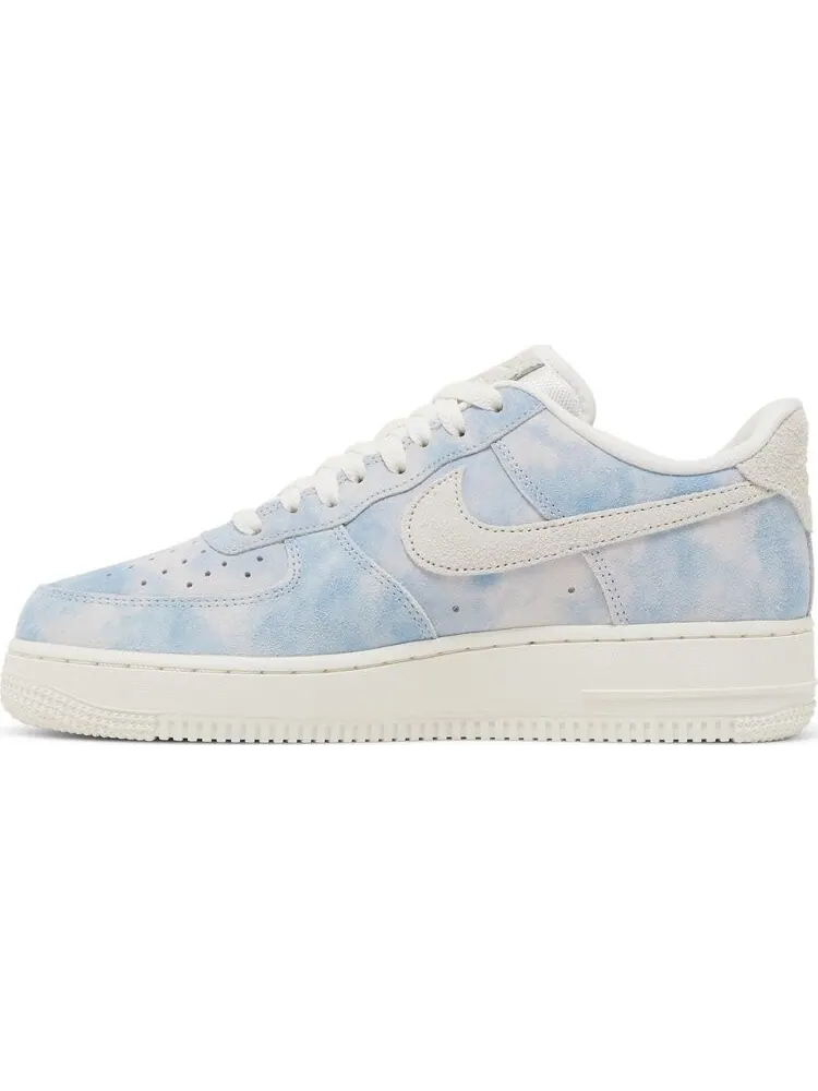Кроссовки Wmns Air Force 1 '07 SE 'Clouds' — изображение 3 из 4, синий