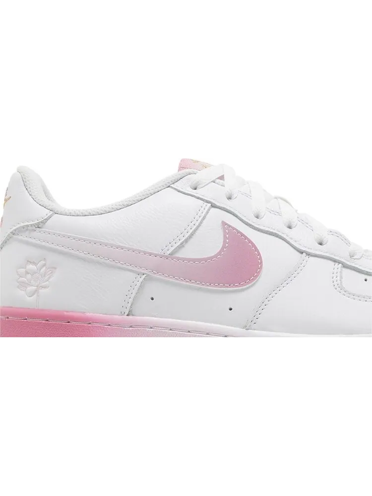 Кроссовки Air Force 1 '07 GS 'San Francisco Pack - Lotus Flower' — изображение 2 из 4, белый