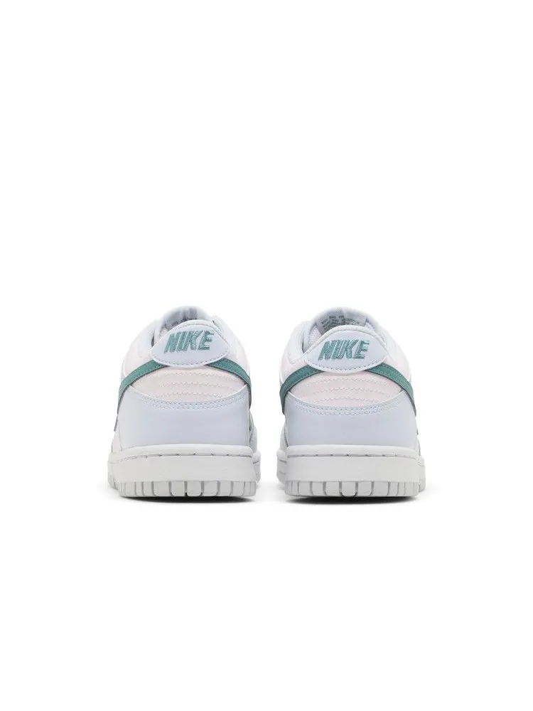 Кроссовки Nike Dunk Low GS 'Mineral Teal' — изображение 7 из 9, серый//розовый