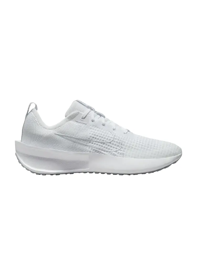 Кроссовки Nike Interact Run — изображение 1 из 1, белый