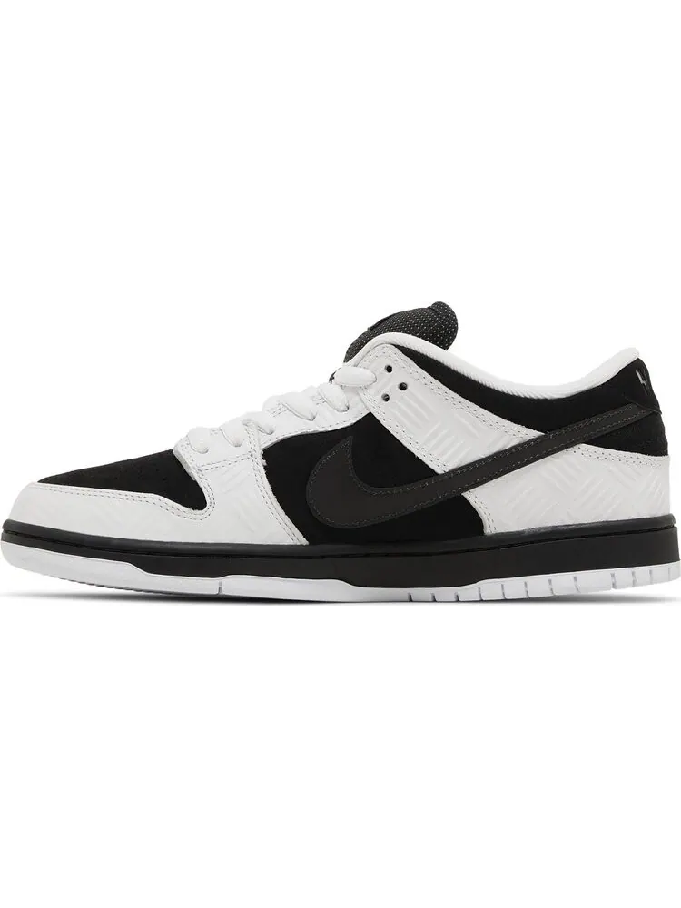 Кроссовки TIGHTBOOTH x Dunk Low SB — изображение 3 из 4, белый