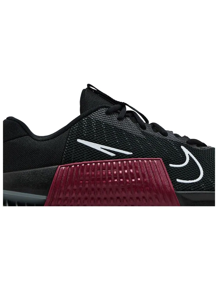 Кроссовки Nike Metcon 9 TB 'Black Maroon' — изображение 2 из 8, черный