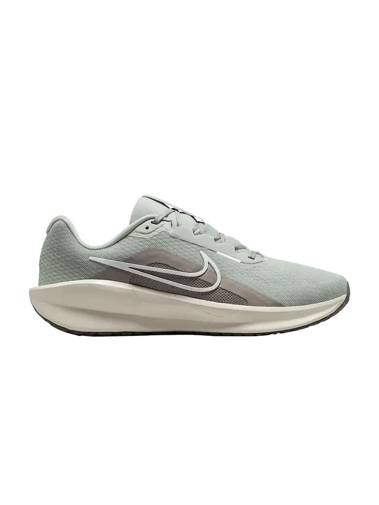 Кроссовки Nike Downshifter 13 — изображение 1 из 1, светлый серебристый