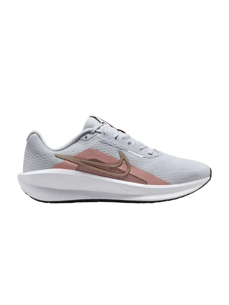 Кроссовки Wmns Downshifter 13 'Metallic Red Bronze' — изображение 1 из 1, металлик красный