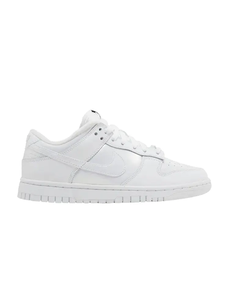 Кроссовки Nike Wmns Dunk Low SE 'Dance Pack - White Iridescent' — изображение 1 из 9, белый/белый/белый/белый