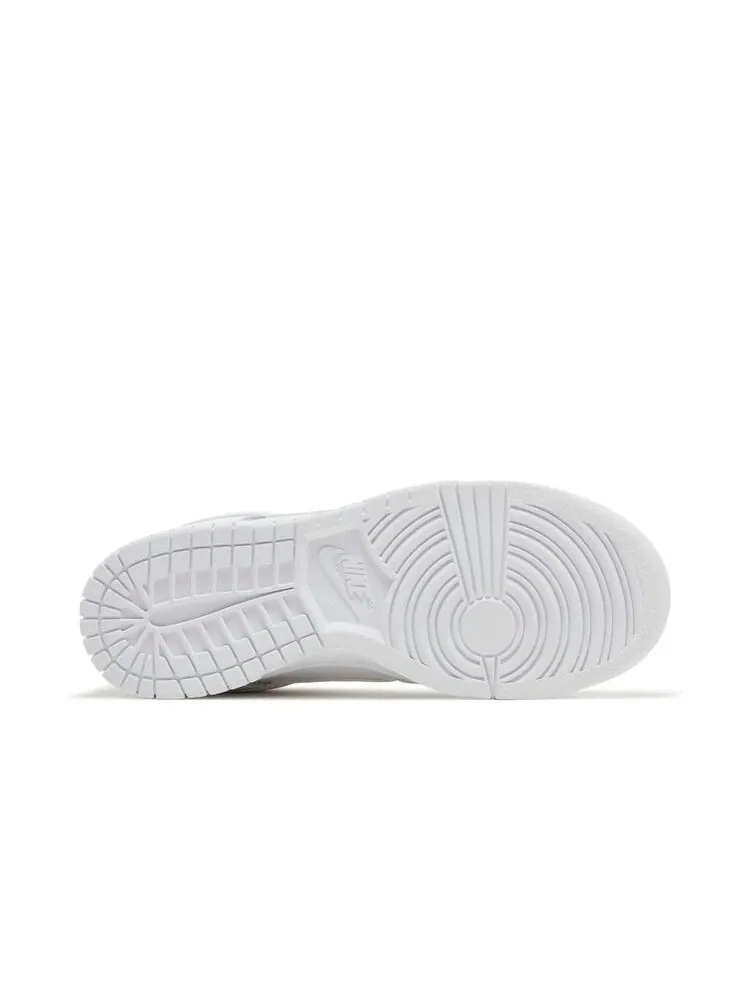 Кроссовки Nike Wmns Dunk Low SE 'Dance Pack - White Iridescent' — изображение 5 из 9, белый/белый/белый/белый