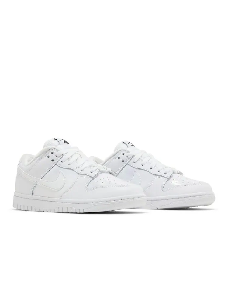 Кроссовки Nike Wmns Dunk Low SE 'Dance Pack - White Iridescent' — изображение 9 из 9, белый/белый/белый/белый