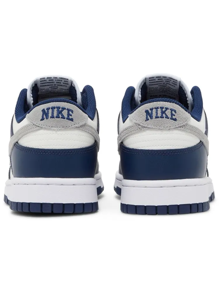 Кроссовки Nike Dunk Low 'Midnight Navy Smoke Grey' — изображение 6 из 8, синий